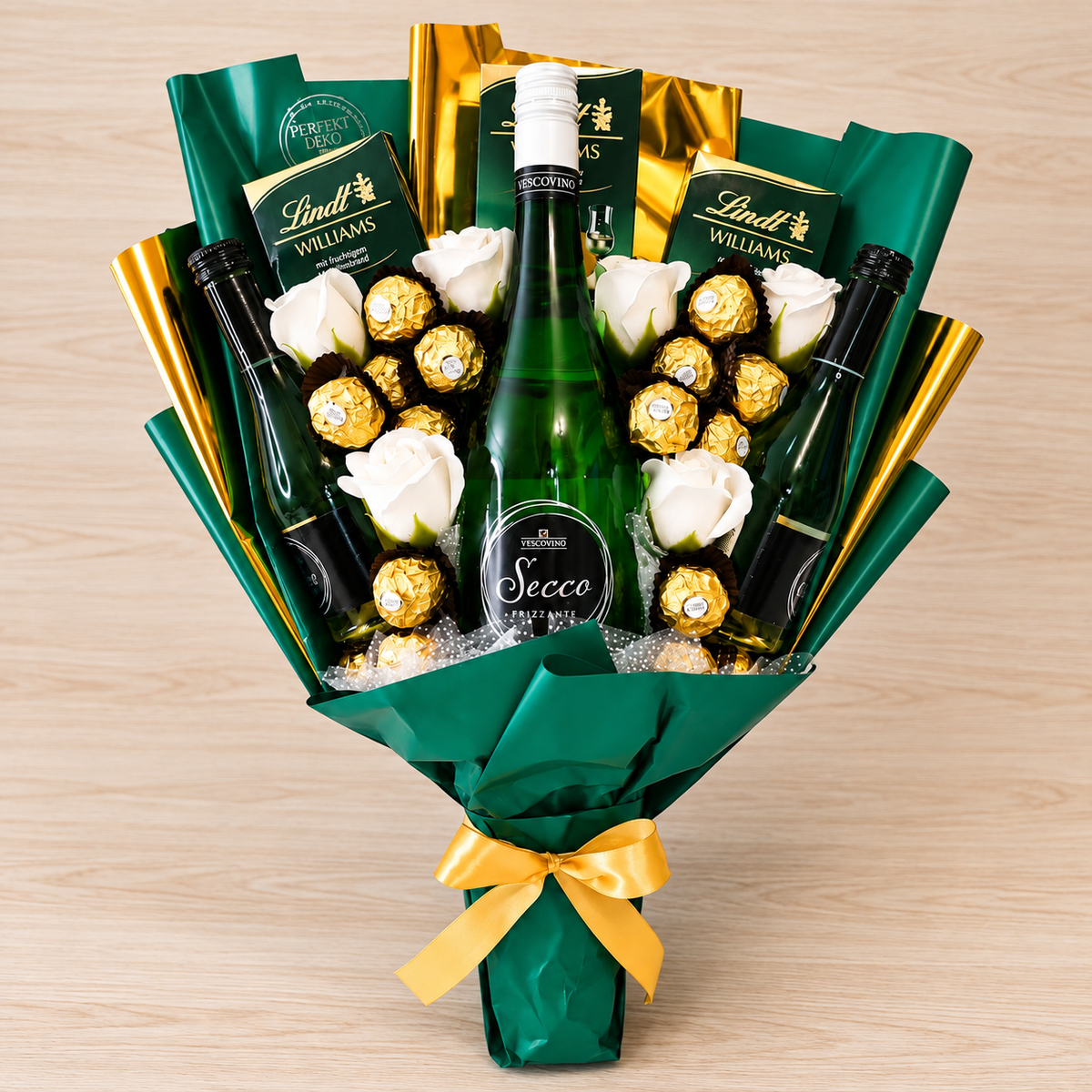 Vescovino Secco Geschenkstrauß mit Ferrero Rocher, Lindt Schokolade & Rosen