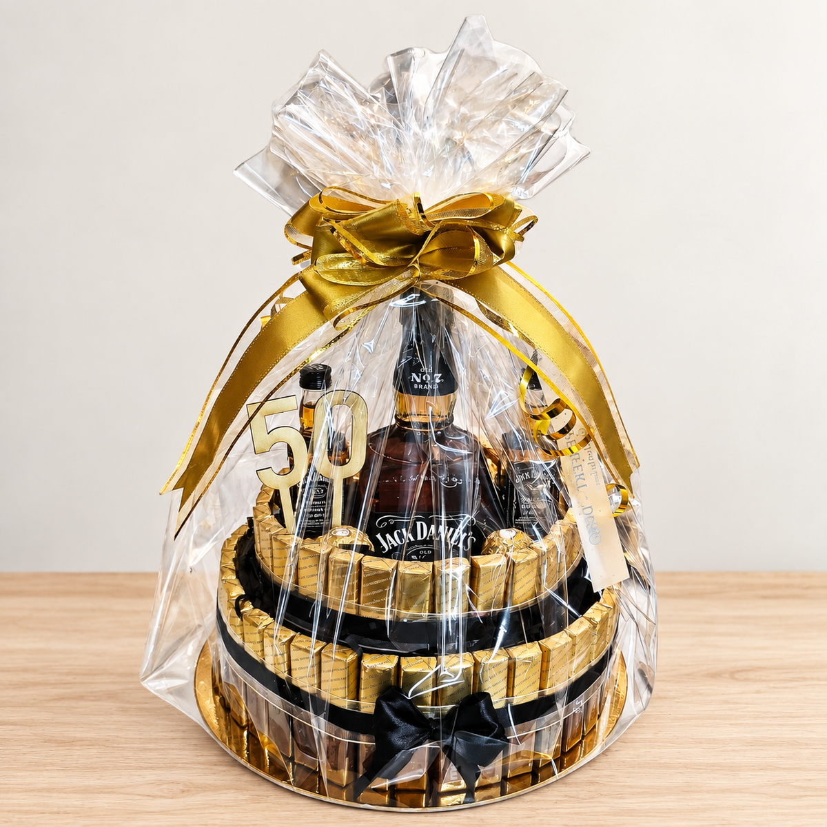 Jack Daniel’s Gold – Süßigkeitentorte mit Merci & Ferrero Rocher