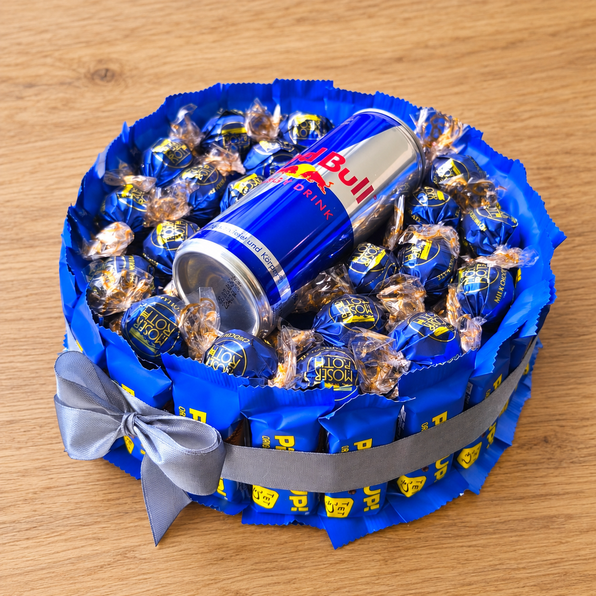 Red Bull Energy Torte mit Pick Up & Pralinen