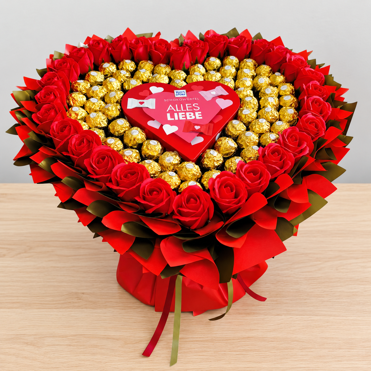 Ferrero Rocher Strauss XL in Herzform mit Ritter Sport „Alles Liebe“