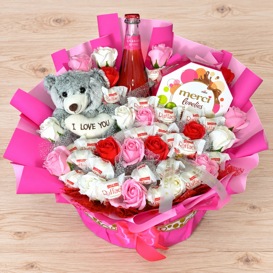 Luxury Geschenkbox Rosa mit Raffaello, Rotkäppchen Rosé, Teddybär & Merci Lovelies