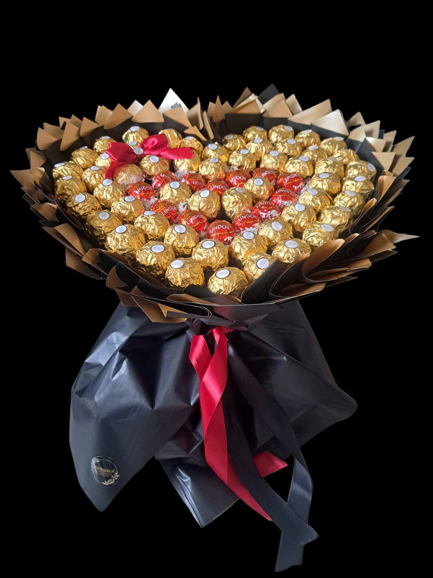Majestic heart bouquet with Mon Chéri – Exclusive gift for royal moments of pleasure