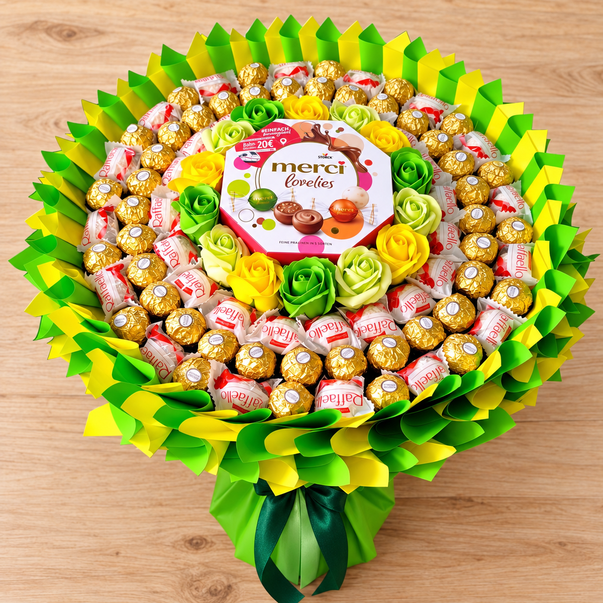 Sonnengold – Pralinenstrauß mit Merci Lovelies, Ferrero Rocher, Raffaello & Seifenrosen