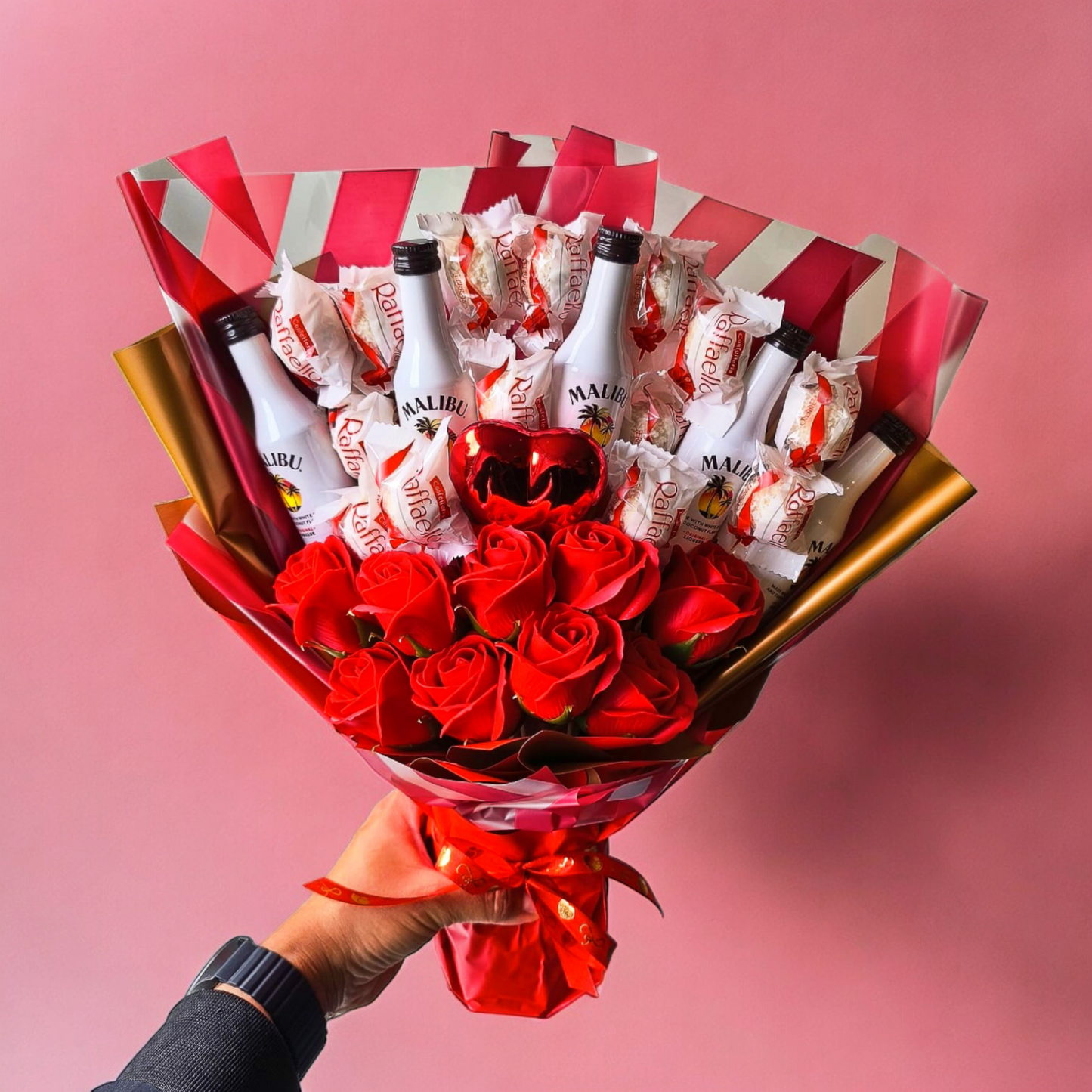 Edible bouquet with Malibu, Raffaello & red soap roses – Romantic gift for Valentine's Day & special occasions