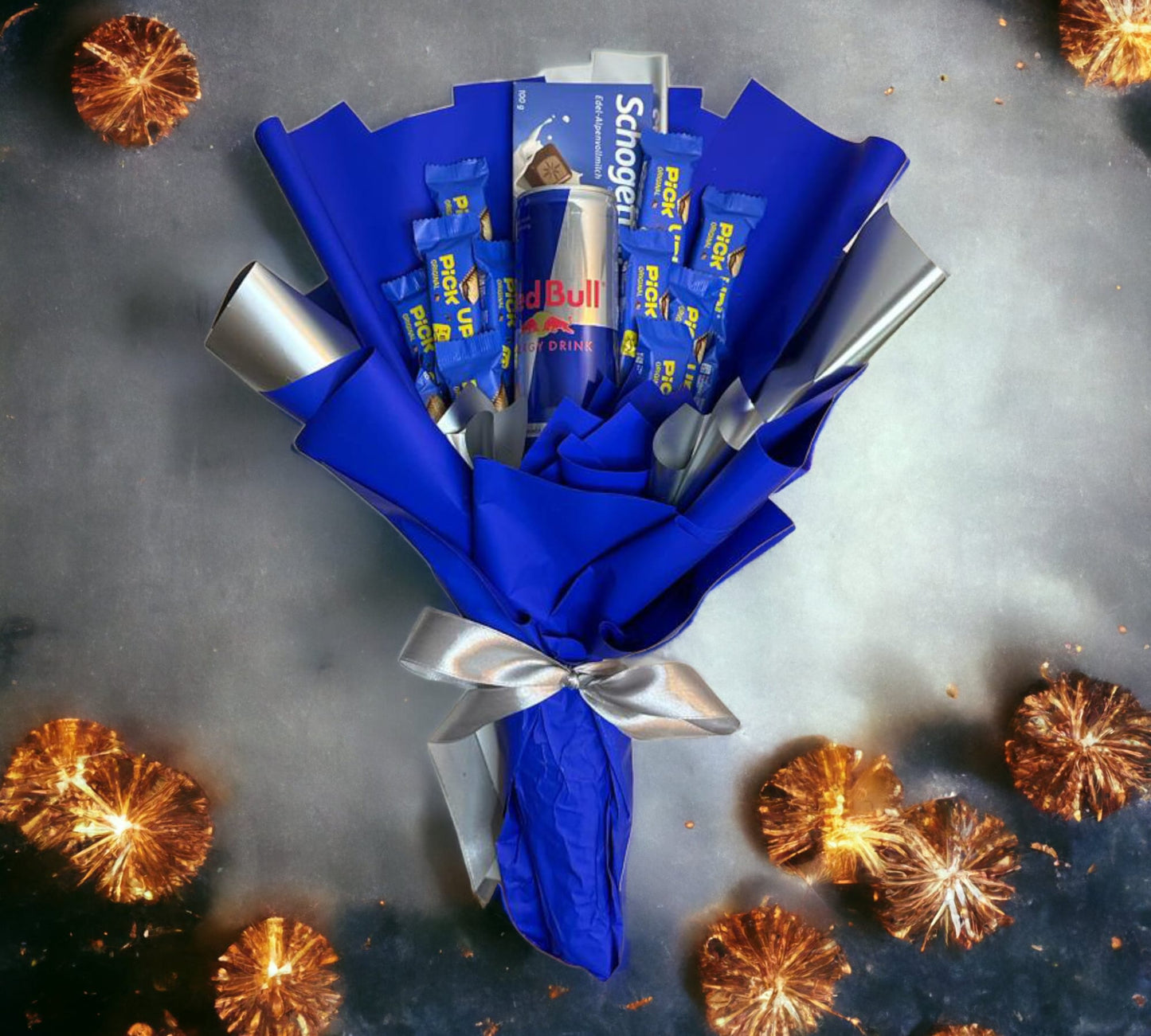 Energisk nydelsesbuket med Pick Up, Schogetten & Red Bull - opkvikkende gave til aktive kendere