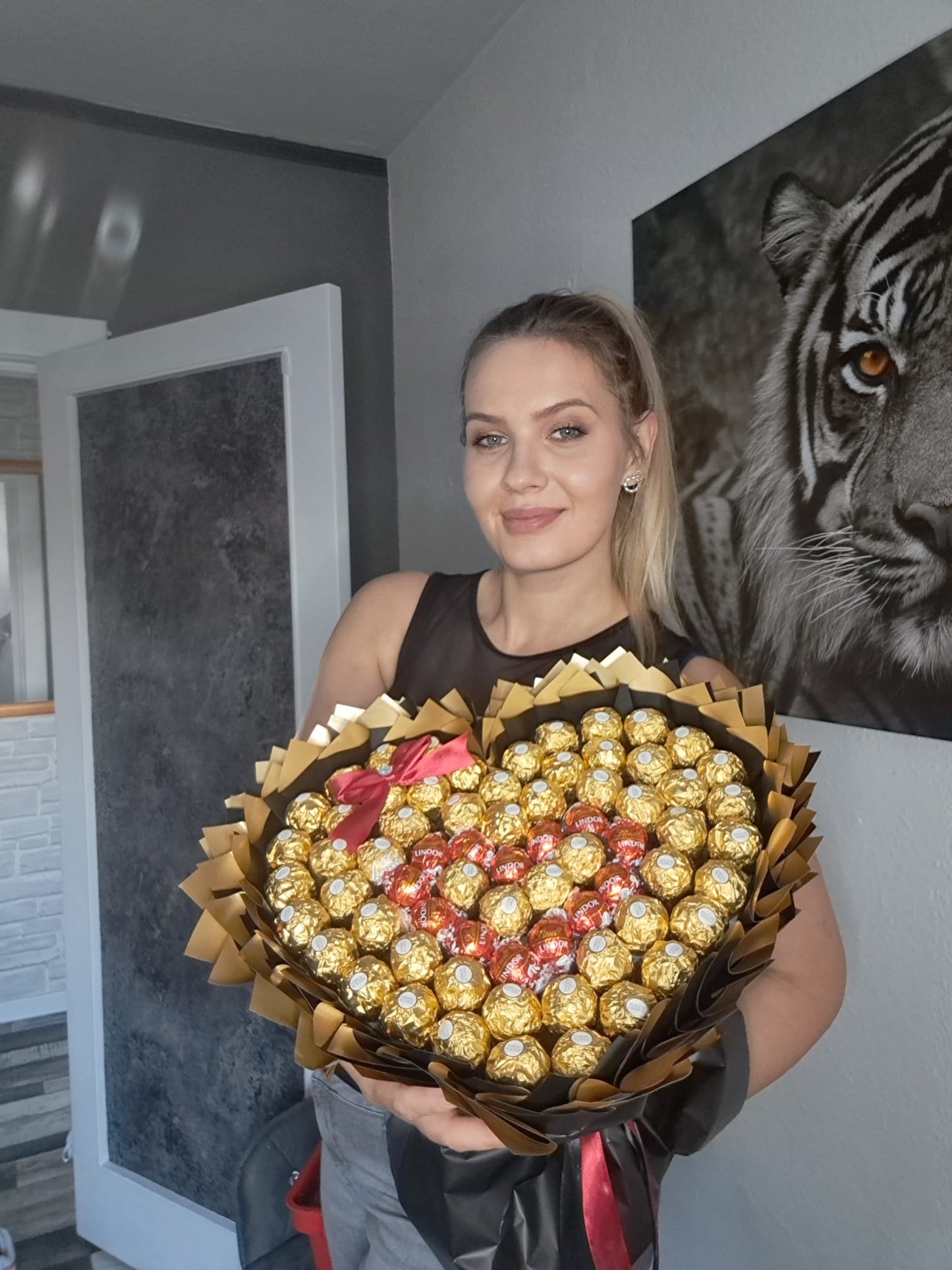 Majestic heart bouquet with Mon Chéri – Exclusive gift for royal moments of pleasure