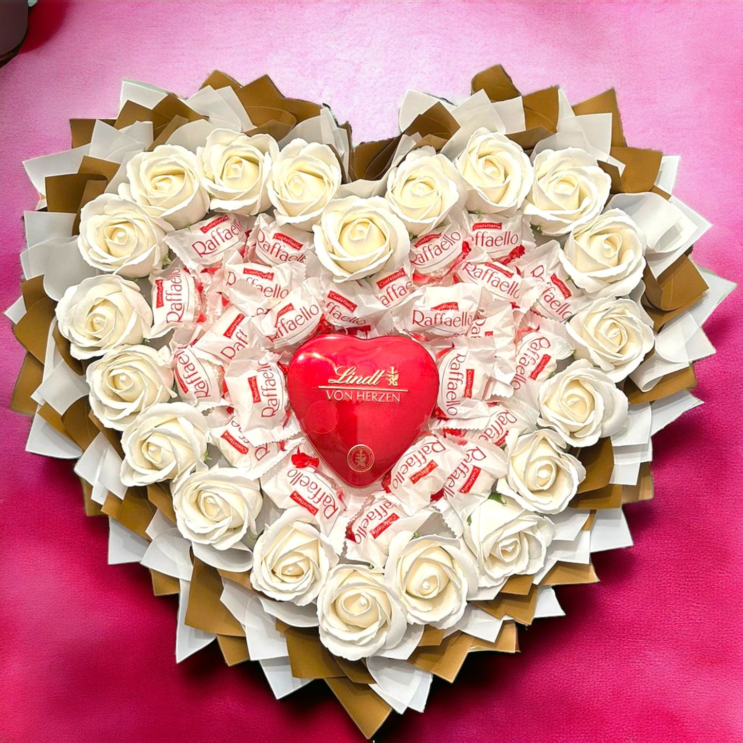 Edible bouquet "von Herzen White" - Heart-shaped gift with Raffaello, Lindt & white roses for special occasions