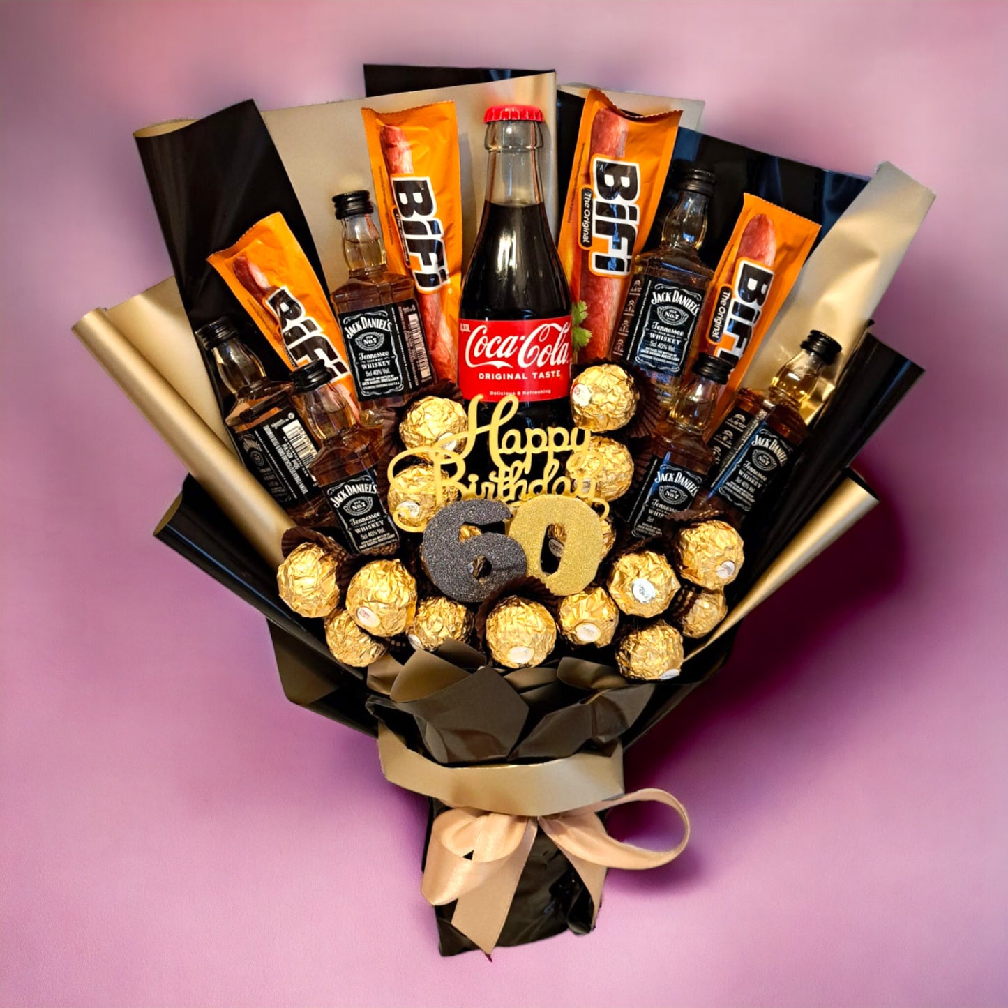 Essbarer Blumenstrauß "Jack Daniel's & Coca-Cola" – Exklusives Geschenkset mit BIFI, Ferrero Rocher & Whisky