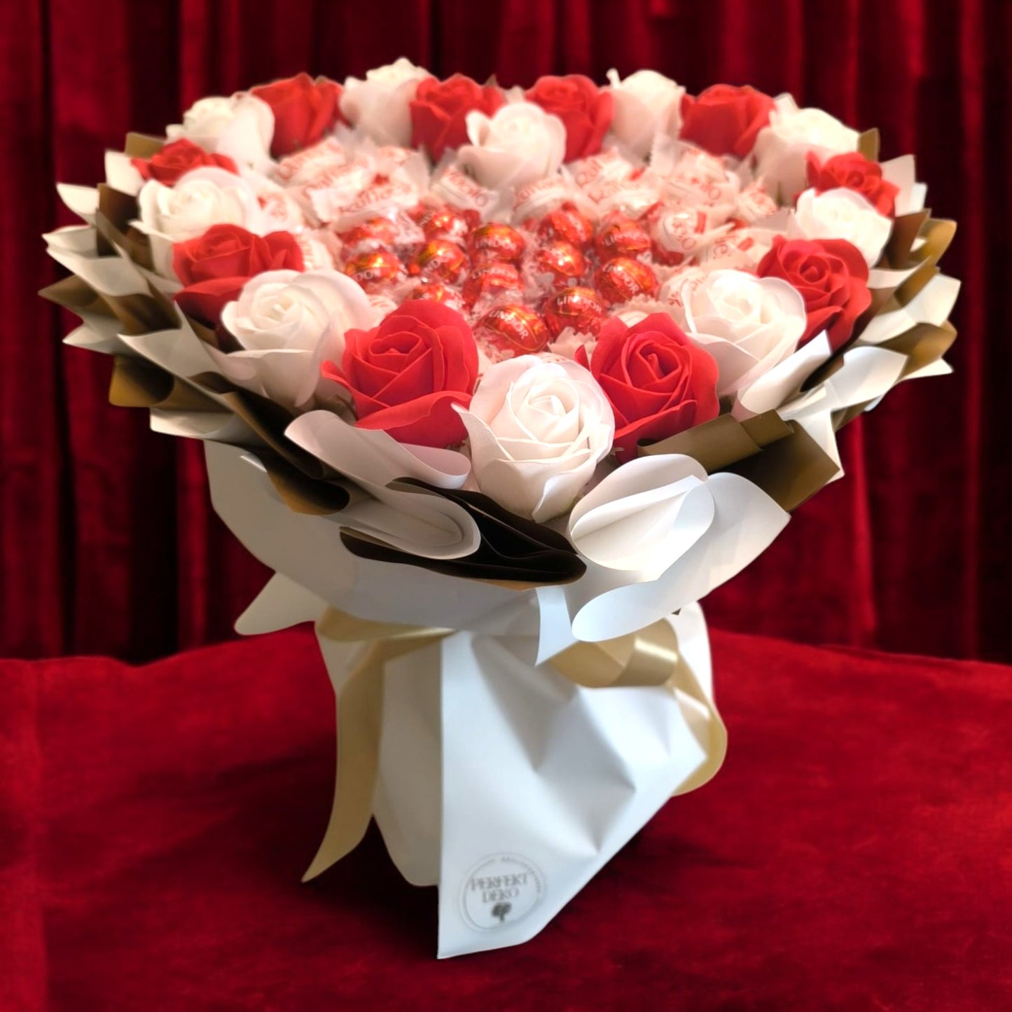 Heart-shaped bouquet with Raffaello, Lindt Lindor & white roses – Elegant gift for romantic occasions