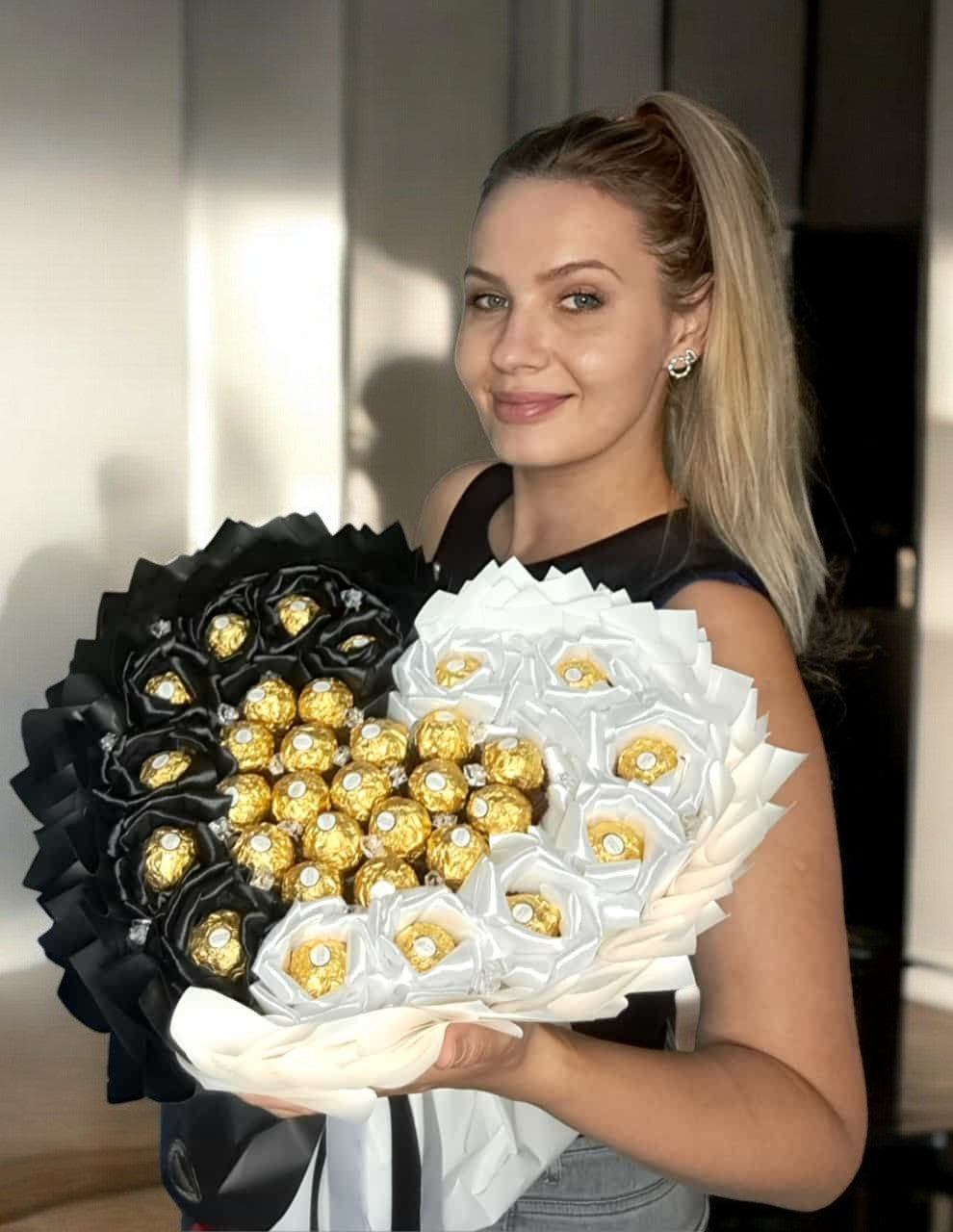 Exclusive Ferrero Rocher chocolate bouquet – noble gift with praline heart and satin ribbons for special occasions