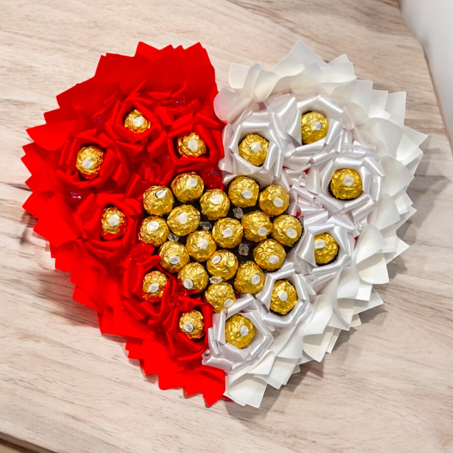 Exclusive Ferrero Rocher chocolate bouquet – noble gift with praline heart and satin ribbons for special occasions