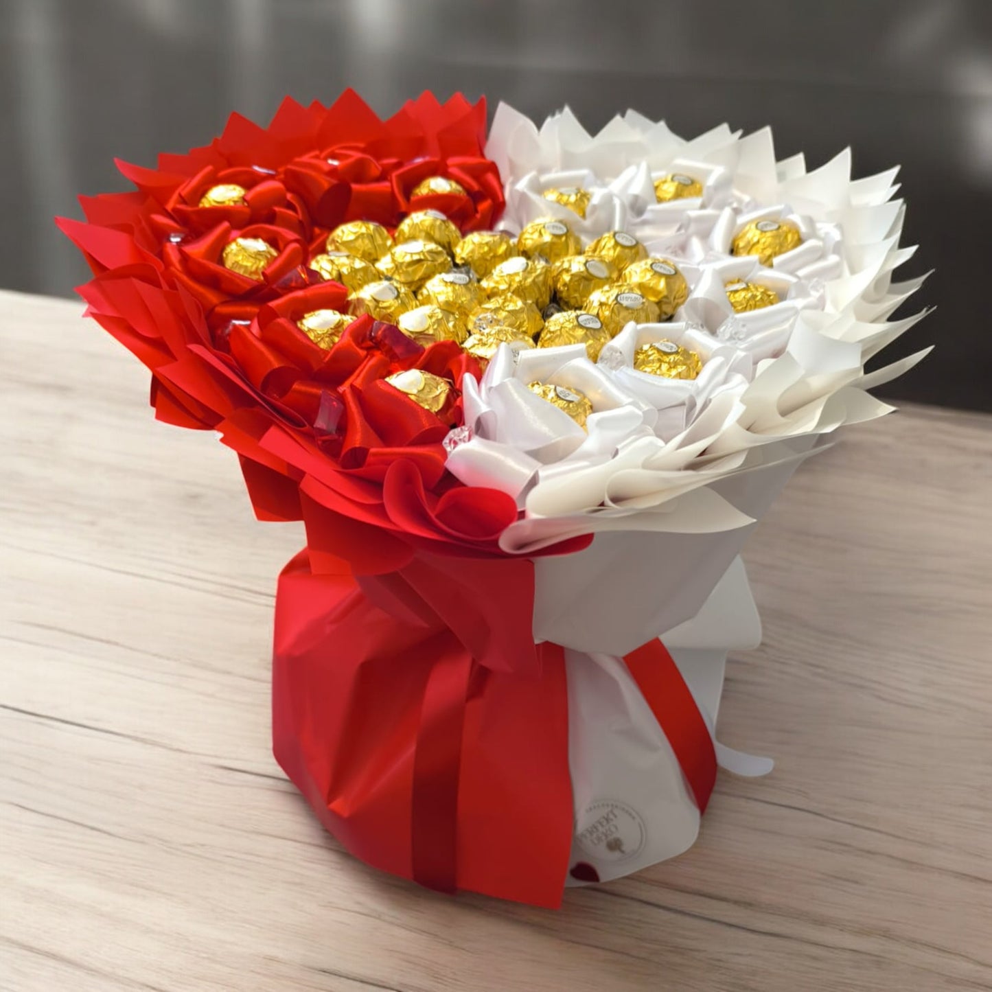 Exclusive Ferrero Rocher chocolate bouquet – noble gift with praline heart and satin ribbons for special occasions