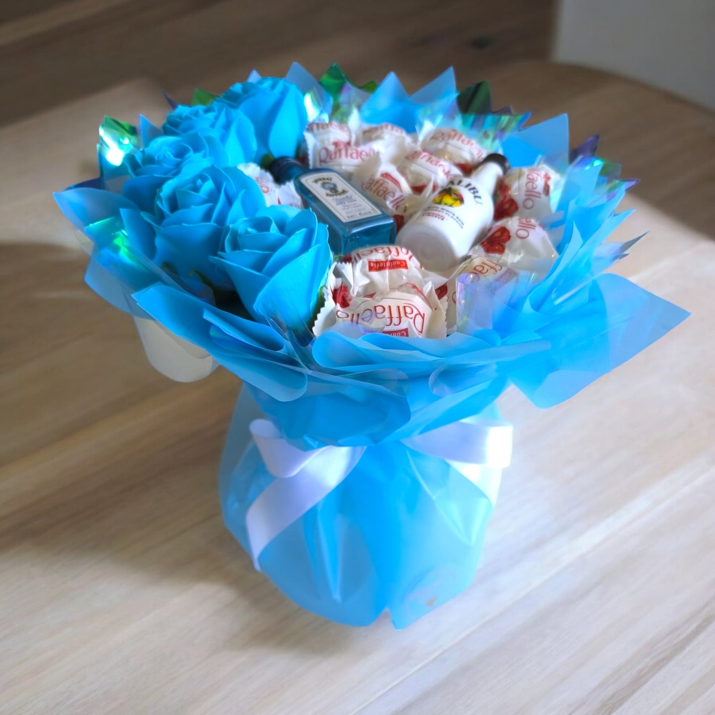 Edible bouquet with Raffaello, Gin Bombay, Malibu & blue soap roses – Romantic gift for special occasions