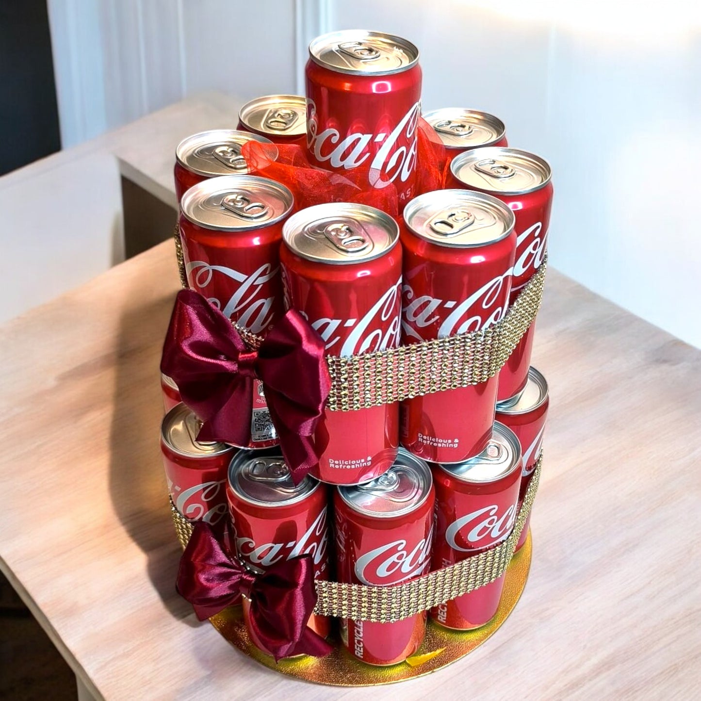 Coca-Cola-Geschenktorte aus Dosen