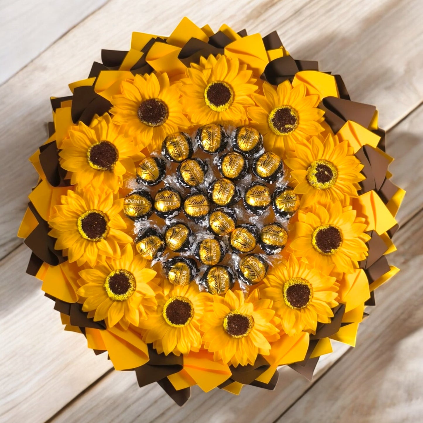 Schokoladenstrauß „Sonnenblumenzauber“ mit Lindt Lindor 70%