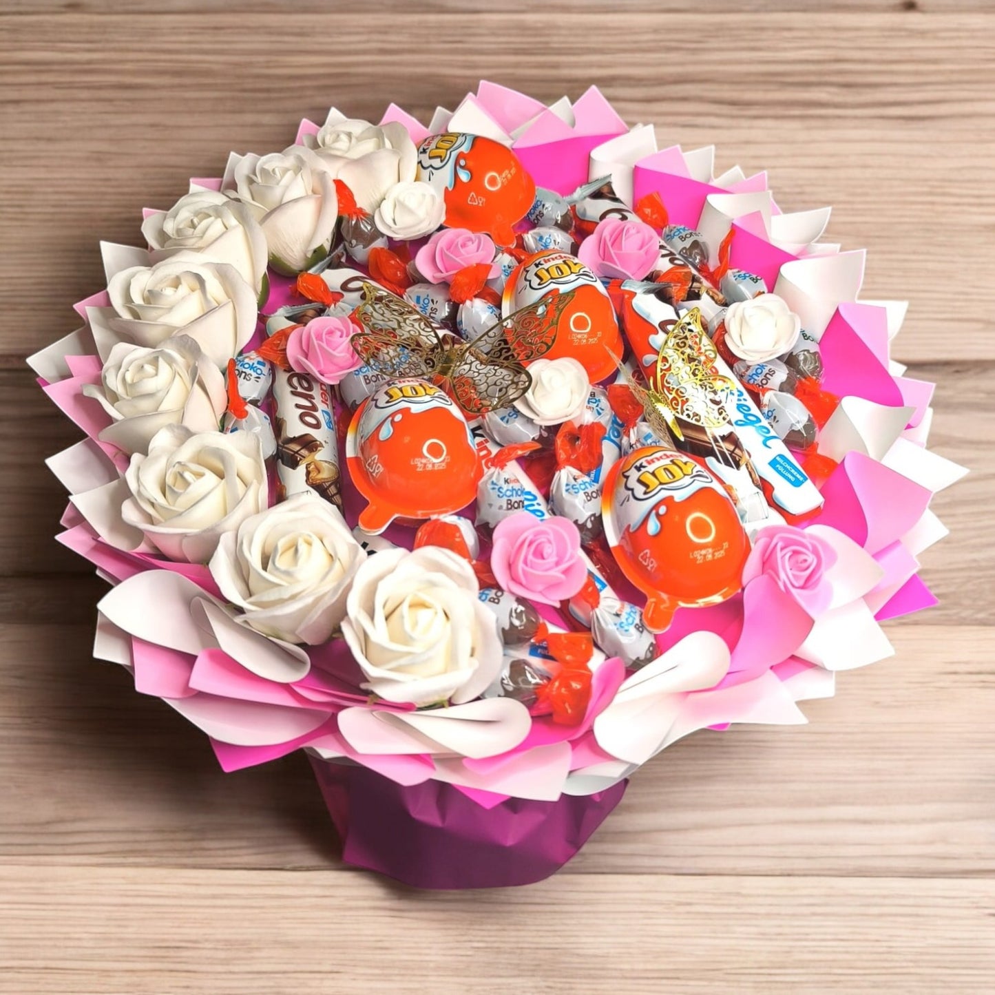 Kinder Schokolade Pralinenstrauß – Geschenkidee mit Ferrero Süßigkeiten & Rosen