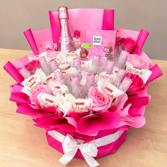 Luxus Geschenkbox mit Raffaello, Freixenet Rosé, Ritter Sport & Seifenrosen