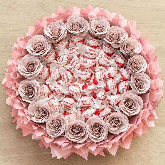 Raffaello Strauß mit Vintage Seifenrosen – Elegantes Geschenk zum Geburtstag
