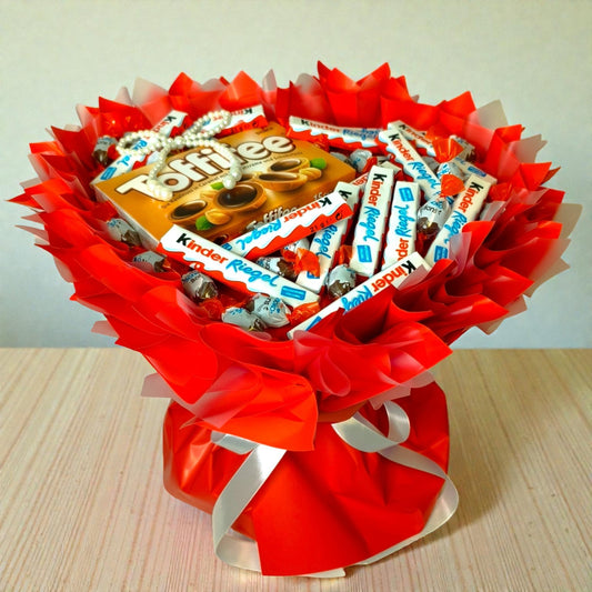 Kinder Riegel & Toffifee Strauss Herzform – Essbarer Strauss mit Pralinen und Schokolade – Geschenkidee für Frauen & Männer