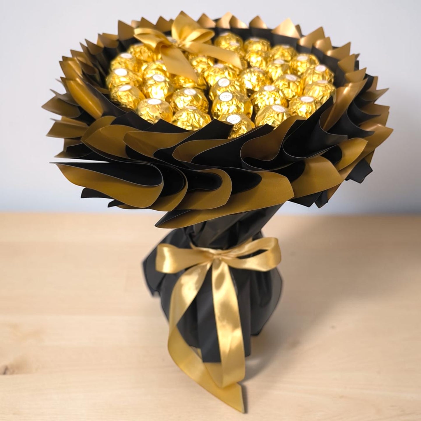Romantic break with Ferrero Pralines & Soap Roses – Luxuriously and sustainably packaged