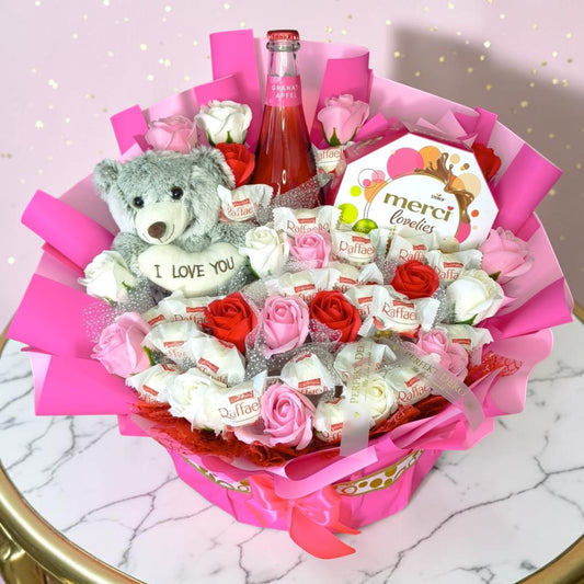 Luxury Geschenkbox Rosa mit Raffaello, Rotkäppchen Rosé, Teddybär & Merci Lovelies | Exklusive Geschenkbox für Frauen