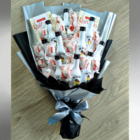 🍫🎁 Edible Bouquet „Malibu & Raffaello“ – Alkohol Geschenk für Frauen & Männer – Süßigkeitenstrauß mit Likör & Pralinen