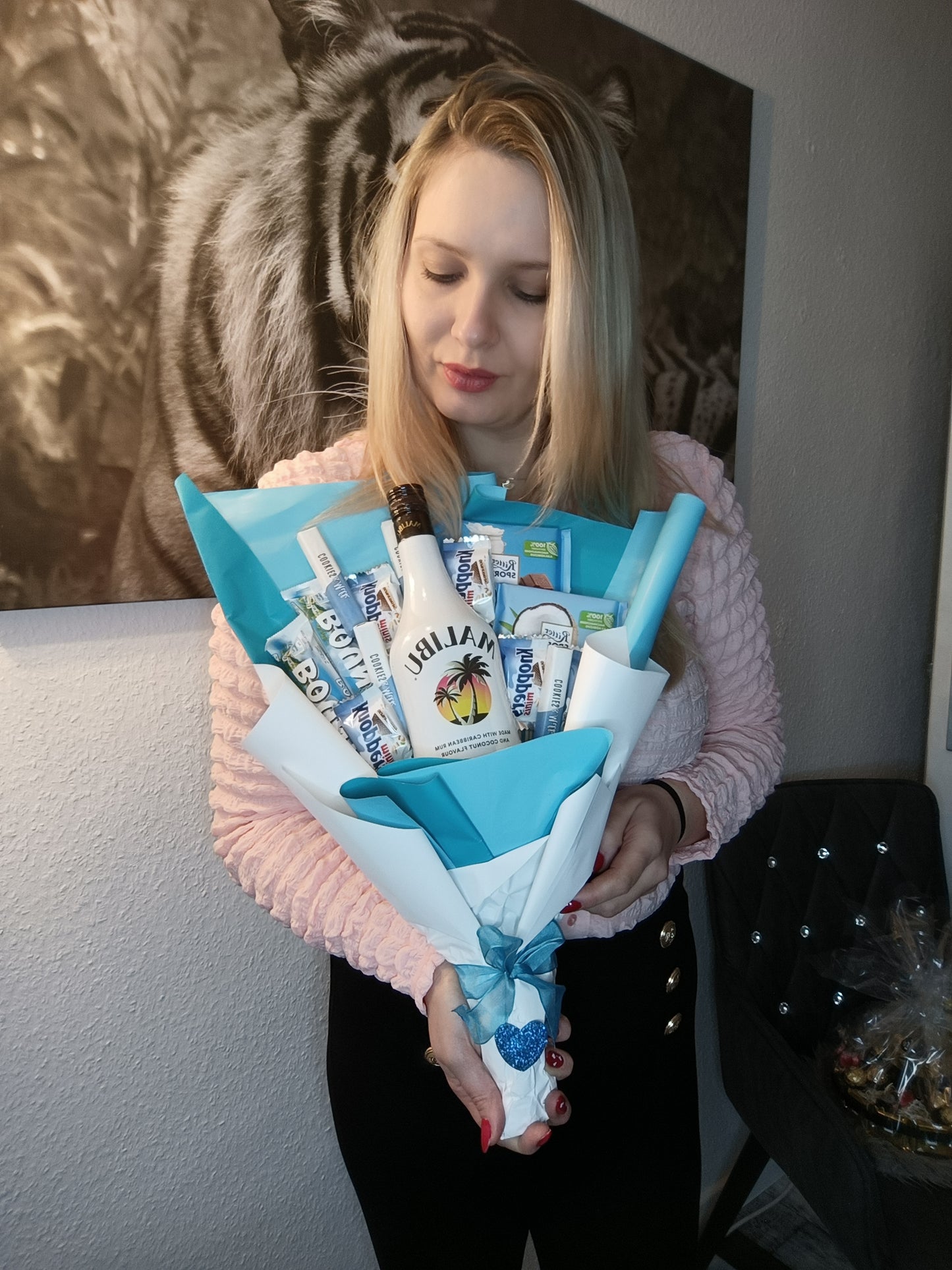 Spiselig buket "Blue Lagoon" - Med kokoslikør og chokolade til særlige lejligheder