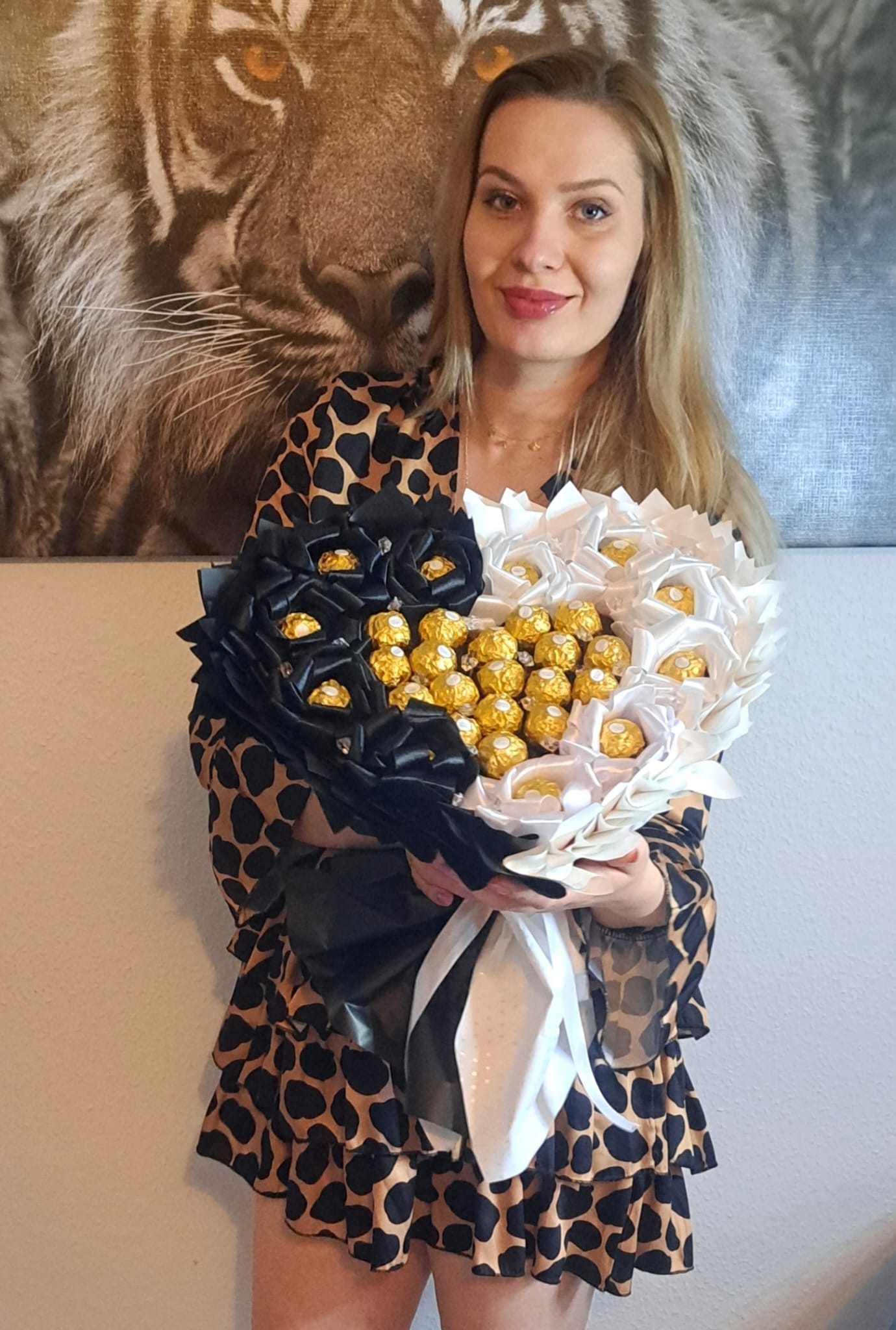 Exclusive Ferrero Rocher chocolate bouquet – noble gift with praline heart and satin ribbons for special occasions