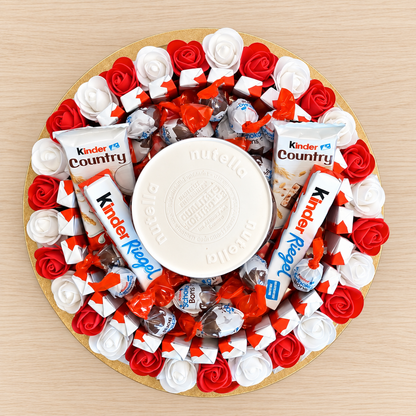 Kinder Nutella Traumtorte – Süßigkeitentorte mit Schaumrosen