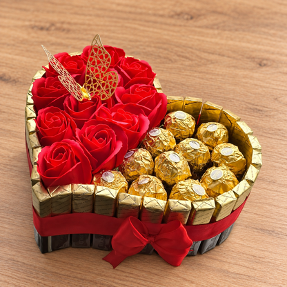 Merci & Ferrero Herz – romantische Süßigkeitentorte mit roten Rosen