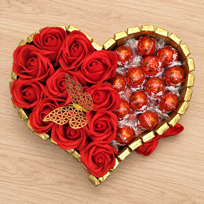 Romantisches Merci & Lindor Herz – handgefertigte Süßigkeitentorte mit roten Rosen