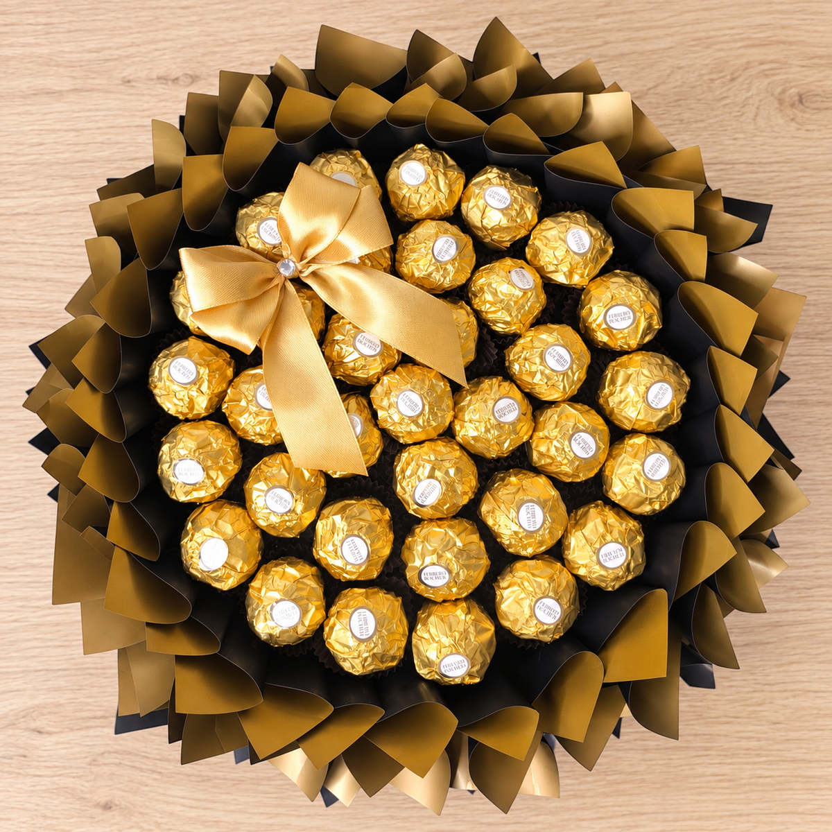 Romantic break with Ferrero Pralines &amp; Soap Roses – Luxuriously and sustainably packaged