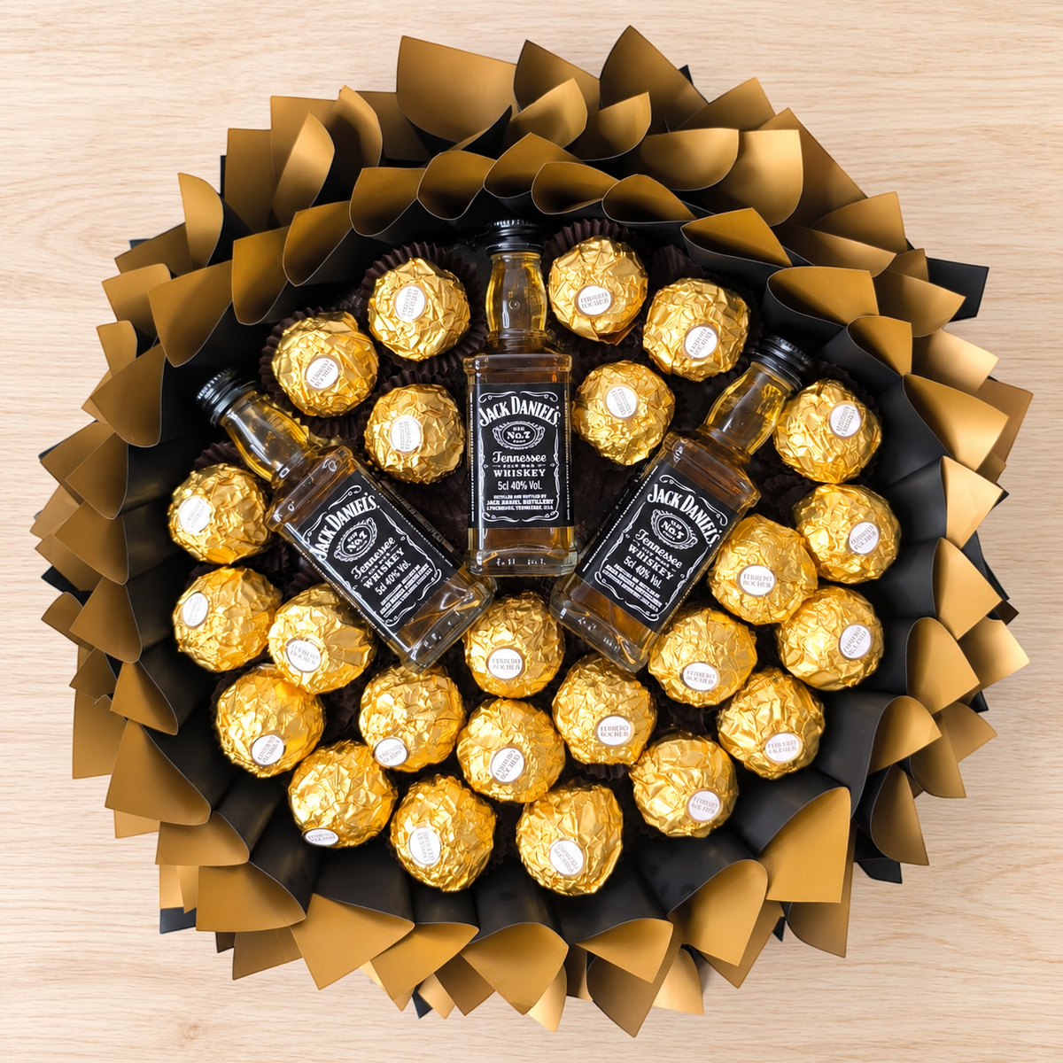 Artistic enjoyment – ​​exquisite bouquet of Jack Daniel's whisky &amp; Ferrero pralines