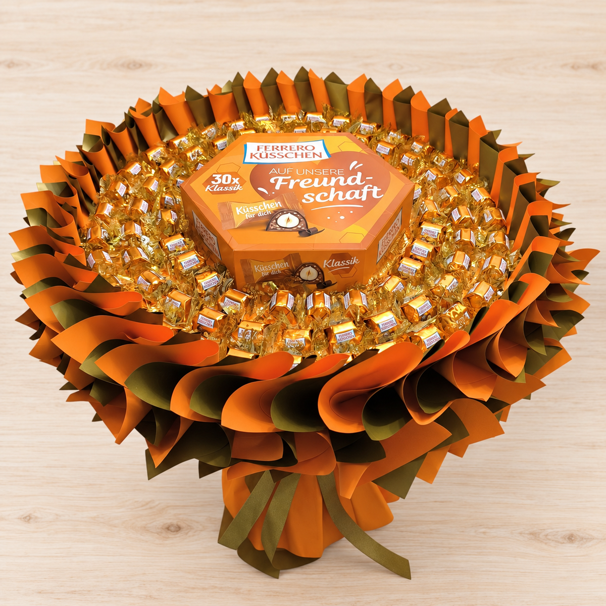Ferrero Küsschen XL Strauss in Orange-Gold – Schokoladengeschenk