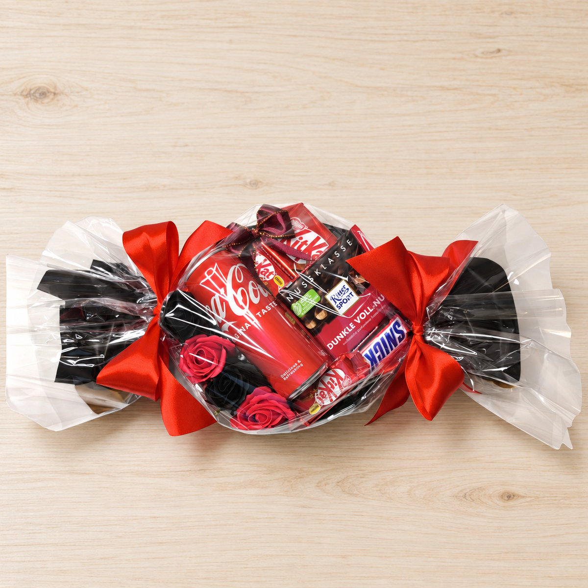 Geschenkbonbon mit Coca-Cola, Schokolade und Seifenrosen