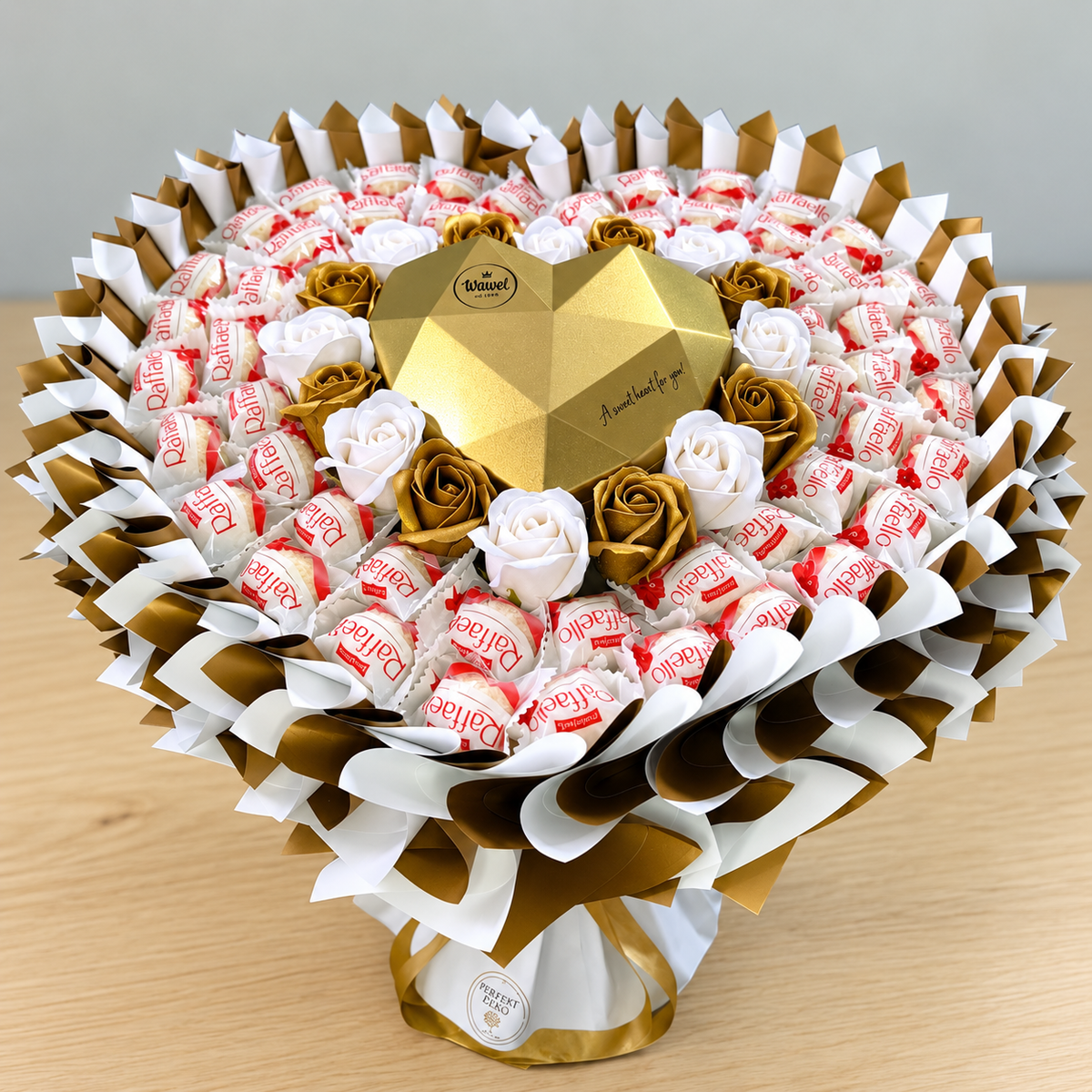 Raffaello Geschenkstrauß XL in Herzform – Edle Überraschung mit Wawel Choco