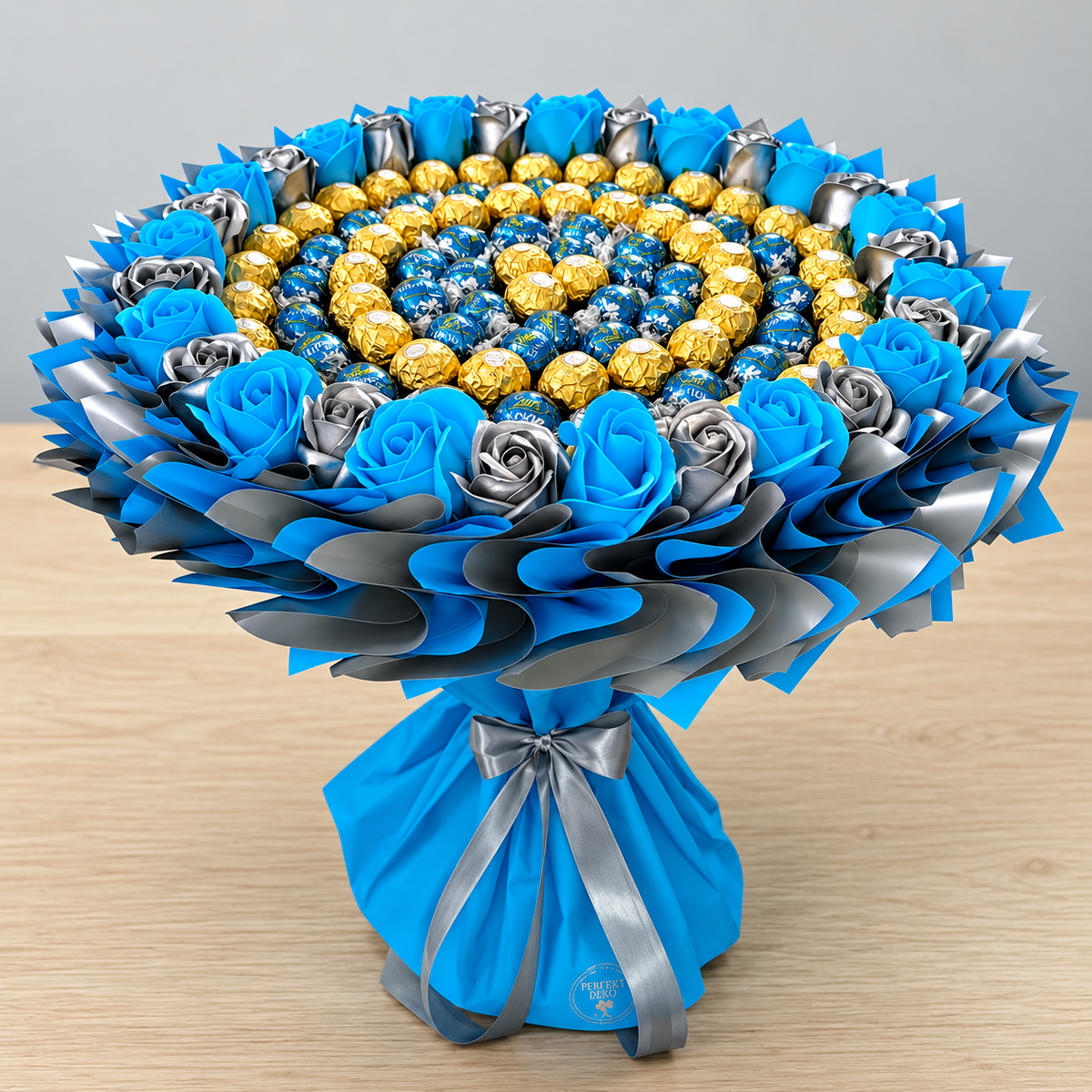 Luxuriöser Pralinenstrauß XL mit Ferrero Rocher, Lindt Lindor & Seifenrosen