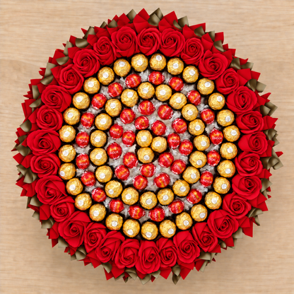 Pralinenstrauß Rot-Gold mit Ferrero Rocher, Lindt Lindor Vollmilch und Seifenrosen