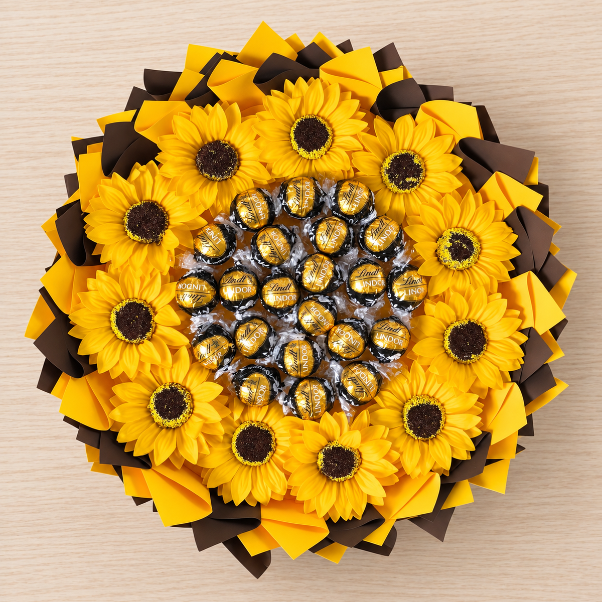 Sonnenzauber – Lindor Geschenkstrauß mit Sonnenblumen