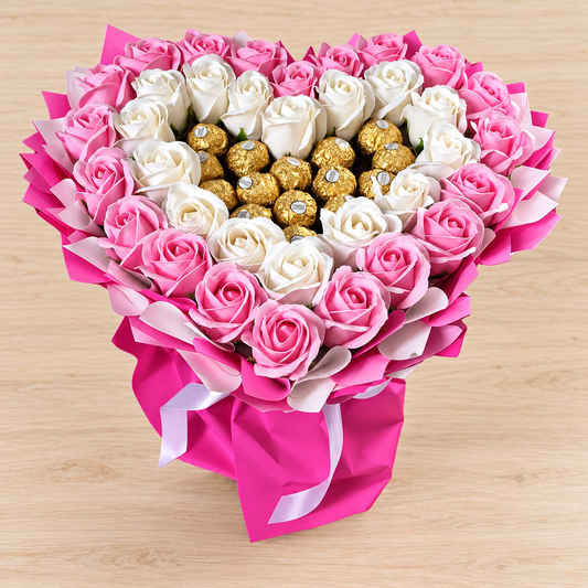 Ferrero Rocher Herzstrauß mit rosa-weißen Seifenrosen – Geschenk für Frauen