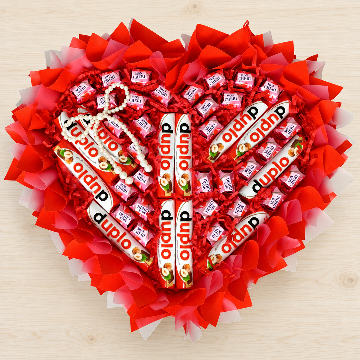 Süßigkeitenstrauß in Herzform mit Duplo & Mon Chéri – Geschenk für Frauen