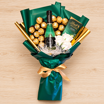 Ferrero Rocher Geschenkstrauss mit Secco, Lindt Schokolade und Seifenrosen