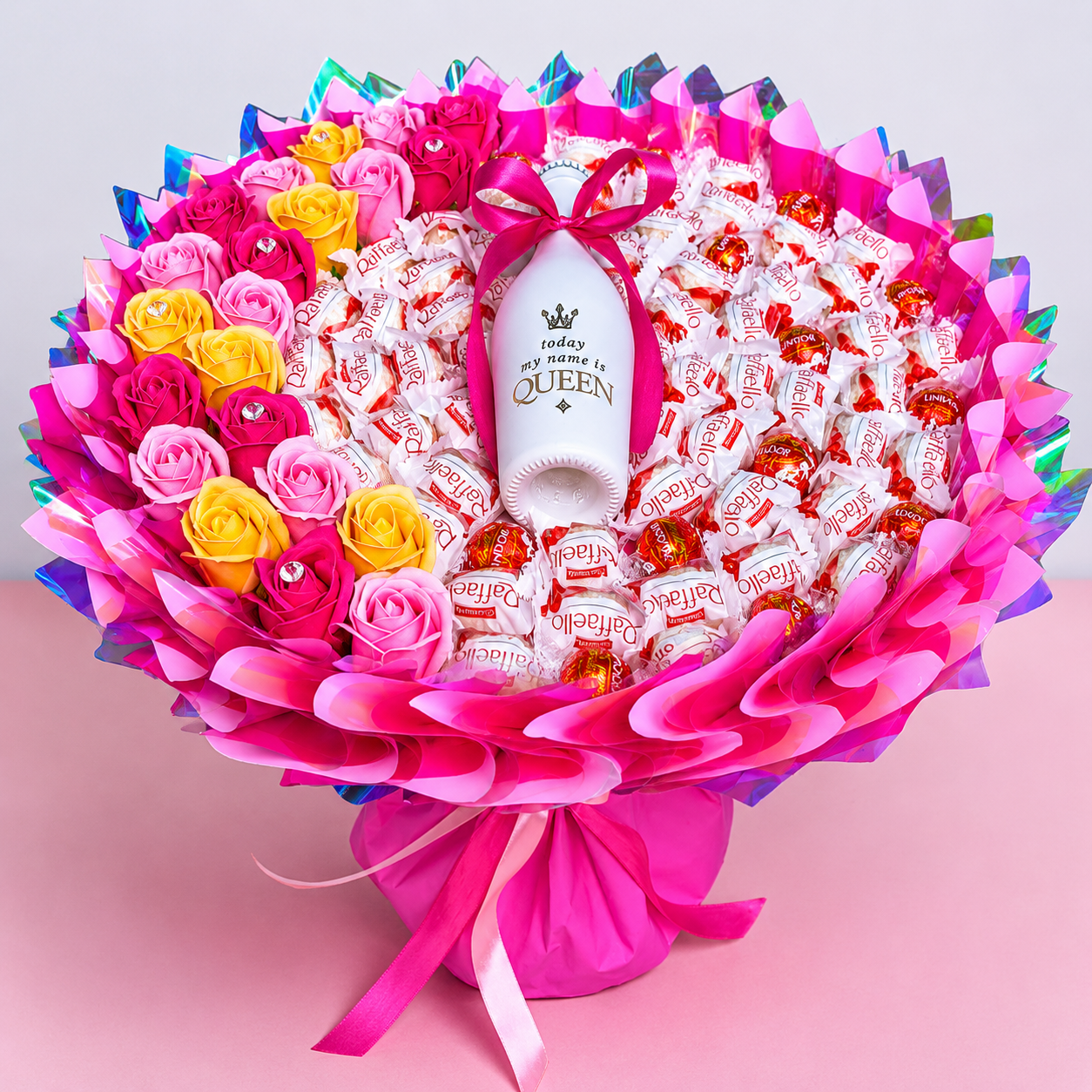 Raffaello Blumenstrauß XL mit Seifenrosen, Lindor & Weißwein – Geschenk für Frauen
