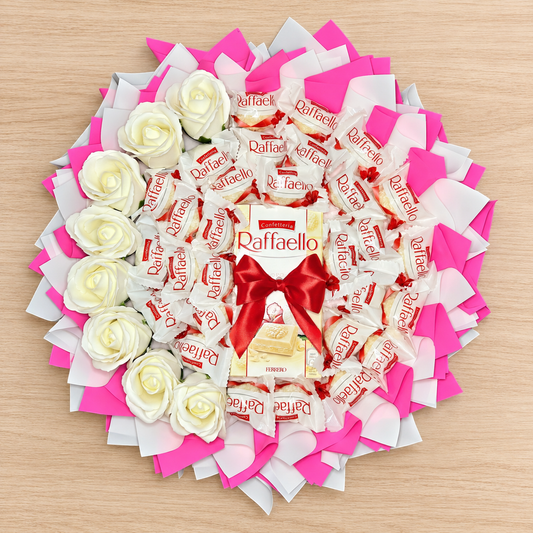 Raffaello Geschenkstrauß mit Raffaello Tafel Schokolade und Seifenrosen
