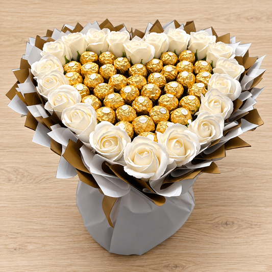 Ferrero Rocher Herzstrauß mit weißen Seifenrosen – luxuriöses Geschenk in Herzform