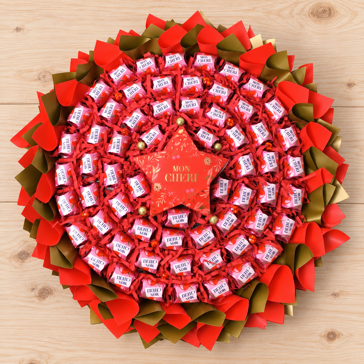 Weihnachtszauber mit Mon Chéri – festlicher Pralinenstrauß in Rot und Gold
