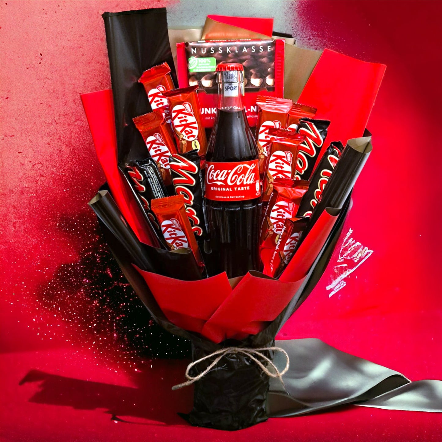 Edible bouquet of pleasure with Ritter Sport, Mars, Kitkat &amp; Coca Cola – sweet gift for those with a sweet tooth 