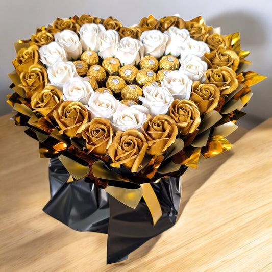 Luxuriöser Herzförmiger Schokoladen- & Seifenrosenstrauß – Ferrero Rocher Geschenk