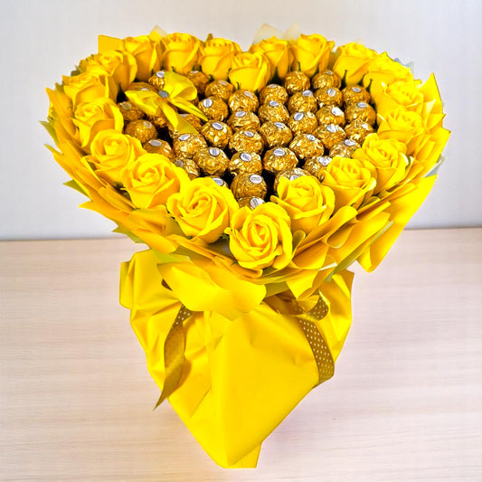 Herzförmiger Ferrero Rocher Schokoladenstrauß mit Gelben Rosen – Geschenkidee für Geburtstag, Jahrestag, Muttertag & Valentinstag