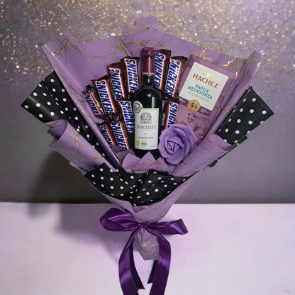 Essbarer Genussstrauß mit Snickers, Hachez Schokolade & Wein – Exklusives Geschenk für festliche Anlässe